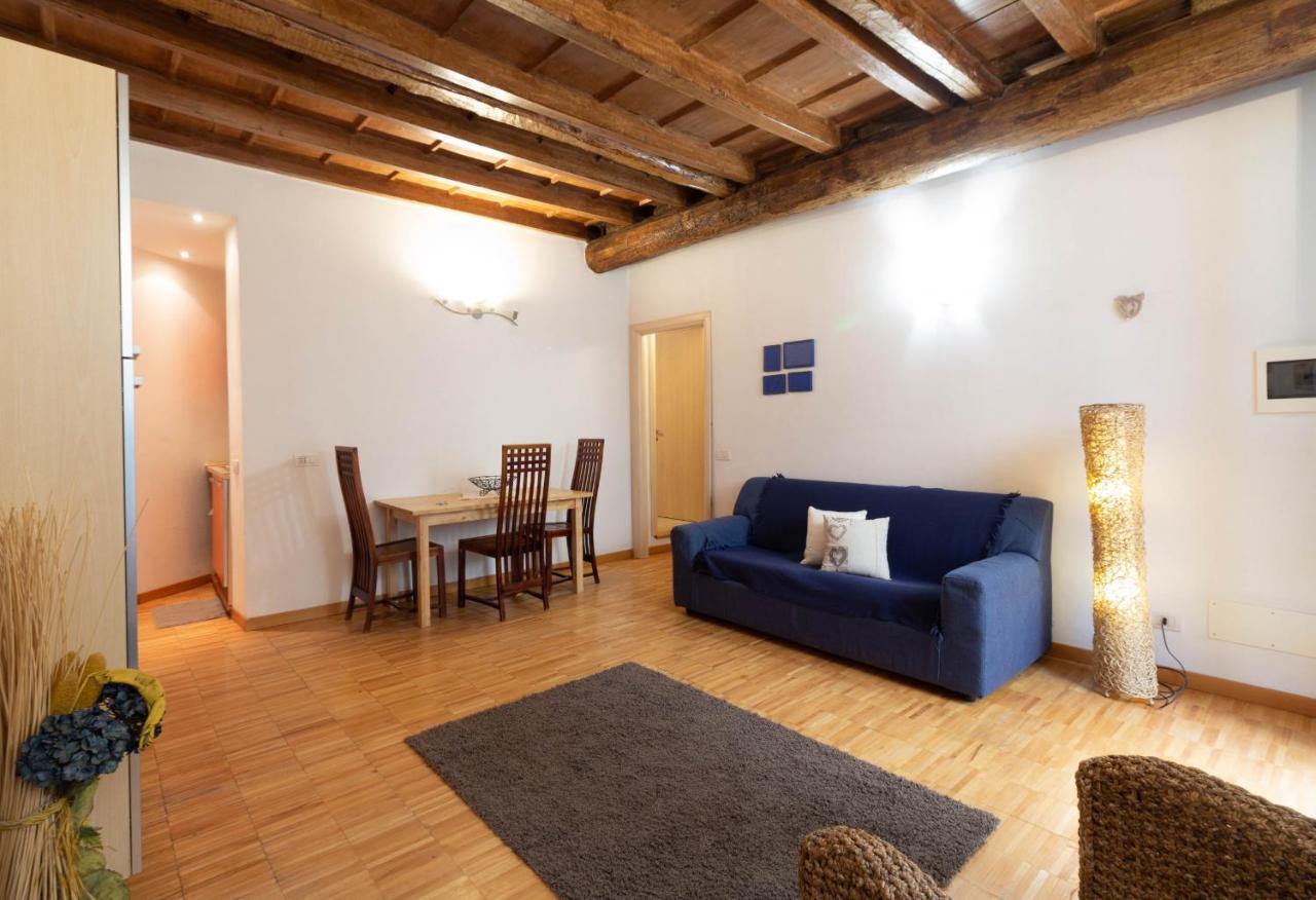 La Piccola Corte Al 24 - Affitti Brevi Italia Lecco Bagian luar foto